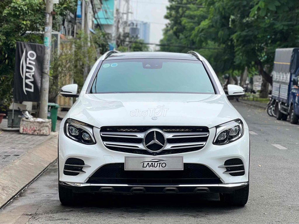 Mercedes Benz GLC 2016 300 AMG 4MATIC - 93000 km