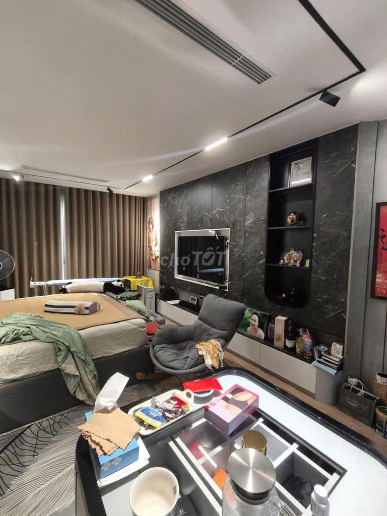Дом на улицах Хоанг Ван Тхай — Нгуен Нгок Най, 8 этажей