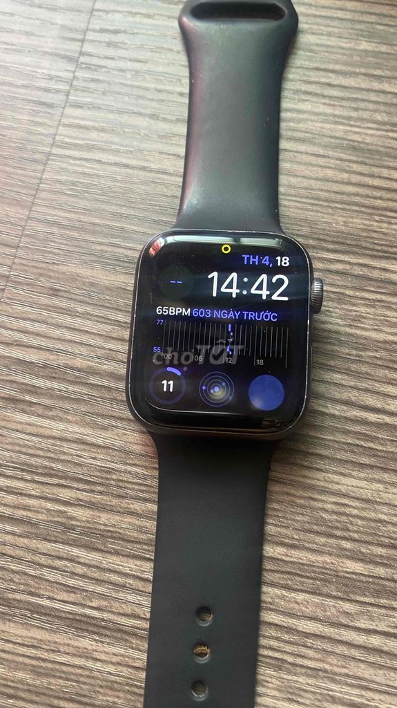 Đồng hồ apple watch series 4 44mm đen, viền nhôm. Mua bán Thiết bị đeo thông minh tại Huyện Càng Long Trà Vinh được đăng bởi Thach Lee hình 1