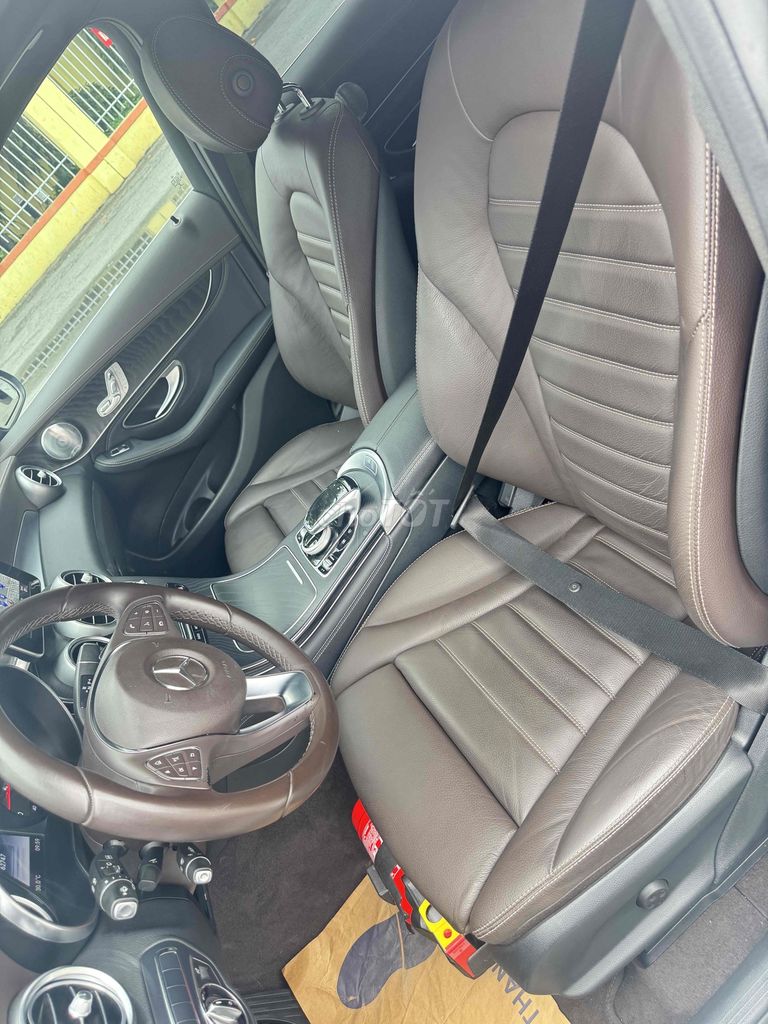 Mercedes Benz GLC300 4matic model  2017 - 62000 km. Mua bán Ô tô tại Quận 11 Tp Hồ Chí Minh được đăng bởi quan hình 12