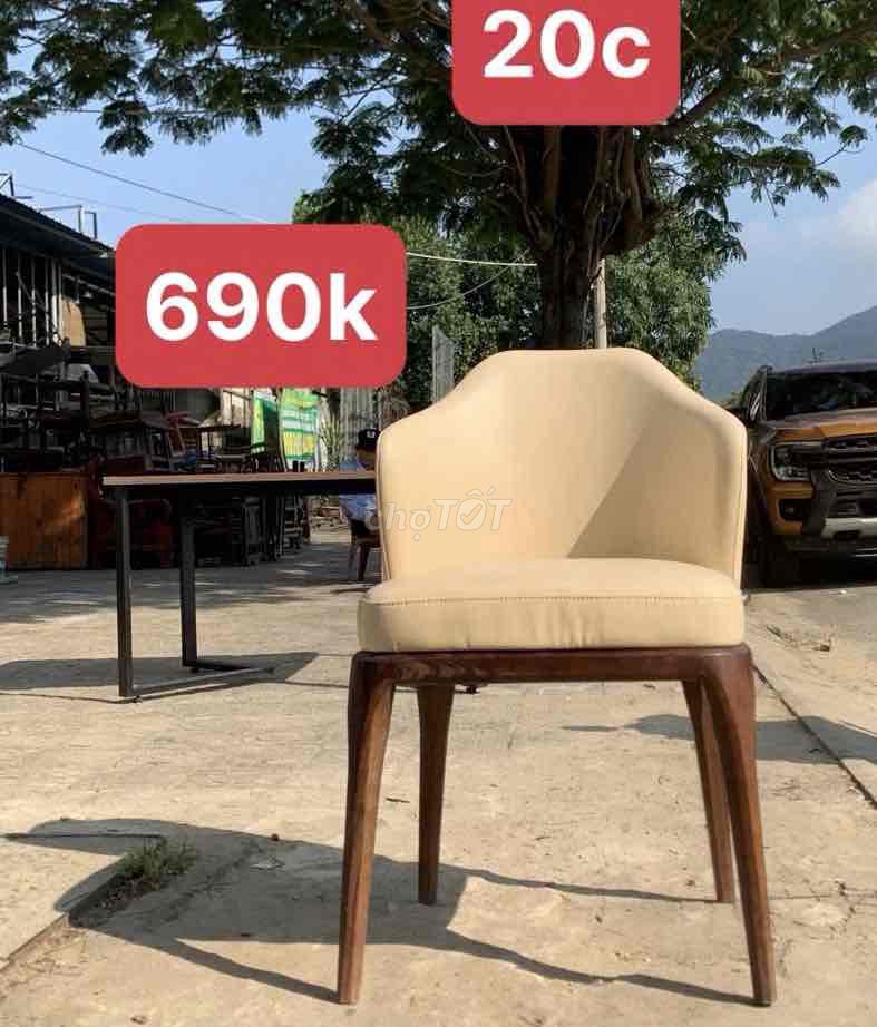 tgdc Ghế Nệm da Nâu, Kem. Mua bán Bàn ghế tại Quận Sơn Trà Đà Nẵng được đăng bởi THẾ GIỚI ĐỒ CŨ ĐỒ CỔ LỚN NHẤT MIỀN TRUNG hình 1