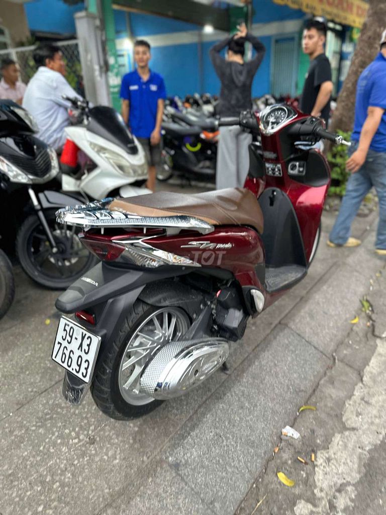 Honda SH mode 2022 mới 90% Bstp chính chủ. Mua bán Xe máy tại Quận Tân Phú Tp Hồ Chí Minh được đăng bởi Tuanduy hình 3