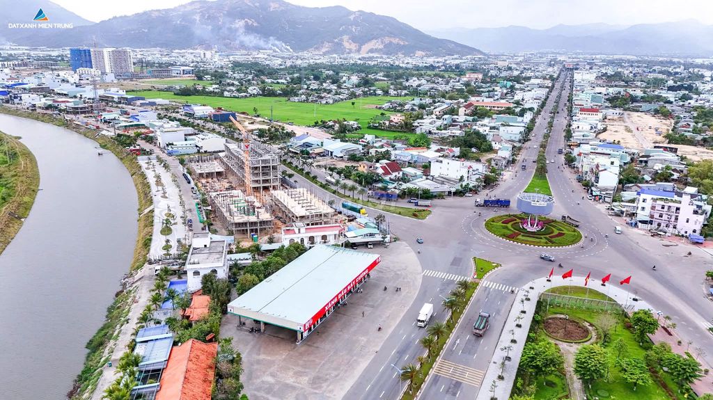 Nhà 5 tầng đường hùng vương -tp quy nhơn giá rẻ nhất khu vực,hàng hiếm Nhà 5 tầng đường hùng vương -tp quy nhơn giá rẻ nhất khu vực,hàng hiếm