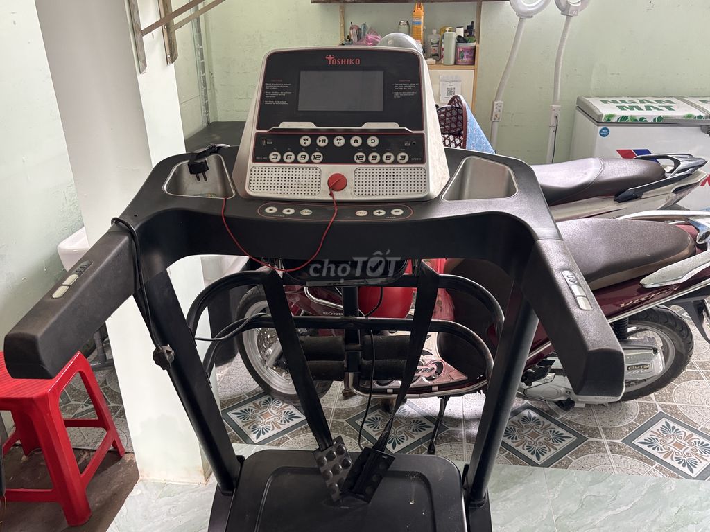 Máy chạy bộ Toshiko A4 Đen. Mua bán Đồ thể thao, Dã ngoại tại Huyện Củ Chi Tp Hồ Chí Minh được đăng bởi Tăng Quốc Danh hình 1