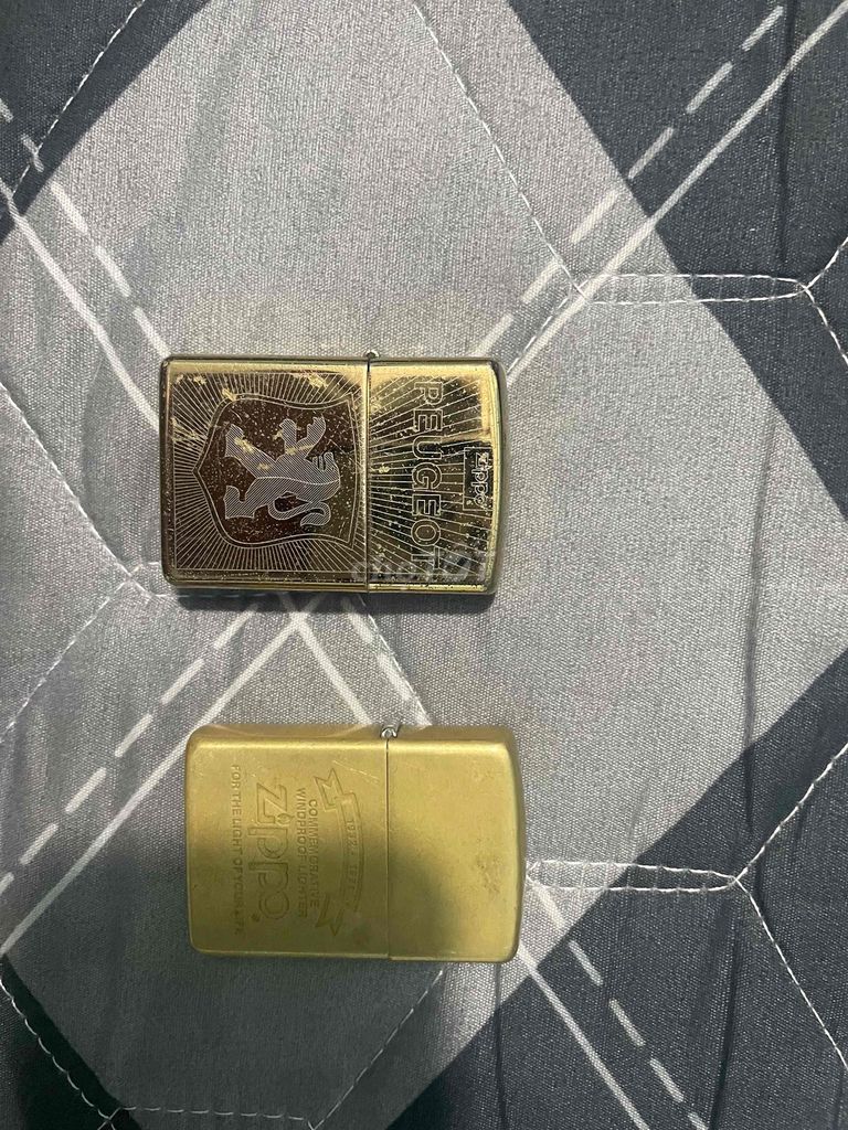 Bật lửa Zippo Peugeot Vàng đồng. Mua bán Đồ sưu tầm, đồ cổ tại Thị xã Điện Bàn Quảng Nam được đăng bởi Huỳnh Văn Trung hình 1