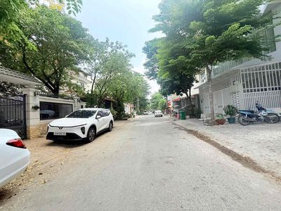 Bán biệt thự KDC Khang Điền, Phường Phước Long, TPHCM. Dt: 200m2/20 Tỷ