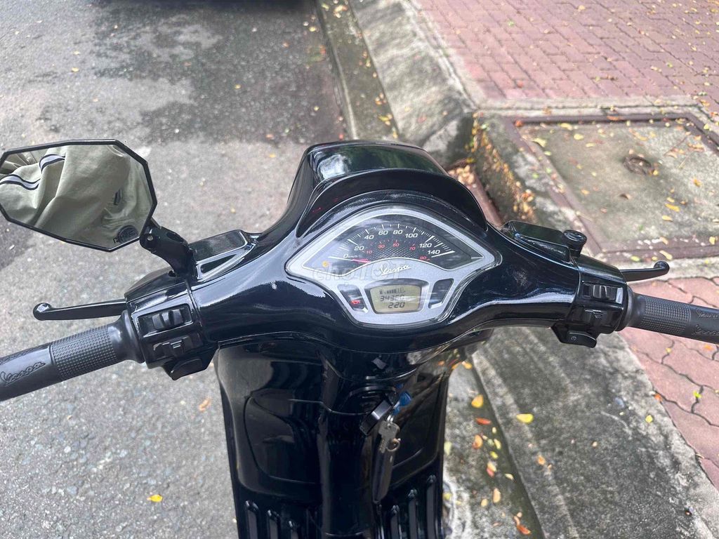 Piaggio Vespa 125 iget черный 34000 км