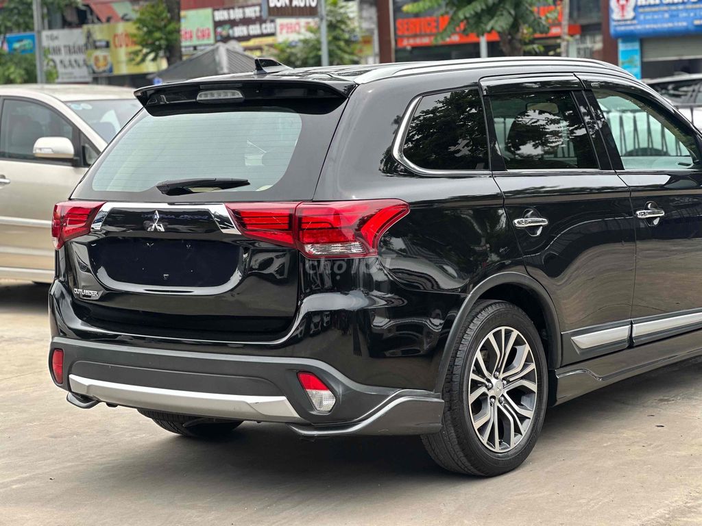 Mitsubishi Outlander 2018 2.0 Premium màu đen. Mua bán Ô tô tại Quận Long Biên Hà Nội được đăng bởi BON AUTO hình 6