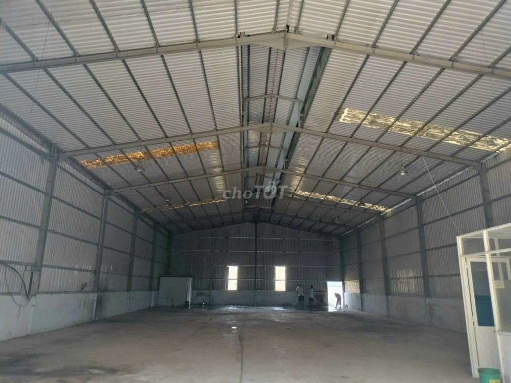 Cho thuê kho xưởng 500m2, điện 3pha, có văn phòng