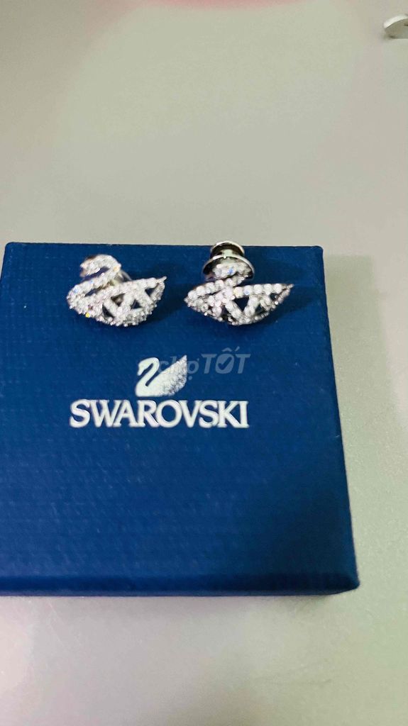 Bông tai Swarovski Nữ Bạc. Mua bán Phụ kiện thời trang khác tại Thành phố Thủ Đức Tp Hồ Chí Minh được đăng bởi Cẩm Tú hình 1