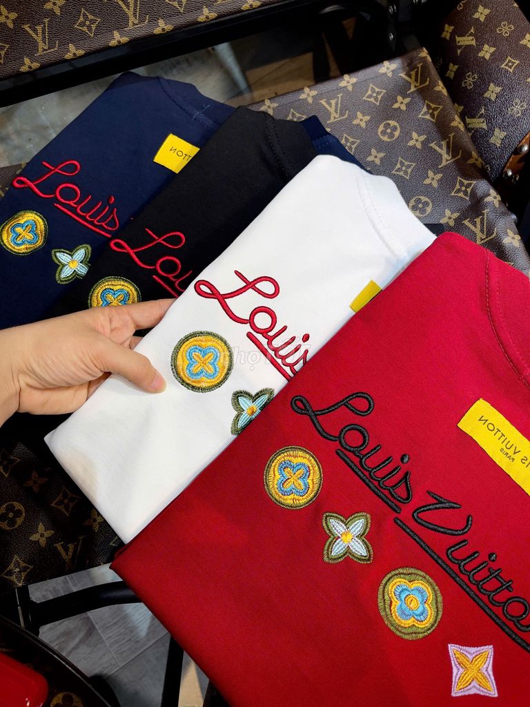 Áo thun Louis Vuitton Nam Cotton. Mua bán Quần áo tại Thị xã Bến Cát Bình Dương được đăng bởi BEBE hình 1