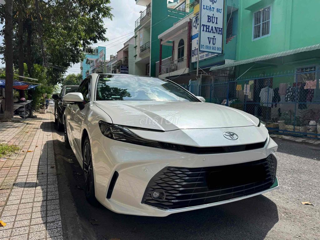 Toyota Camry 2025 2.5HV (Hybrid) - 8000 km. Mua bán Ô tô tại Thành phố Biên Hòa Đồng Nai được đăng bởi Phạm Đức hình 1