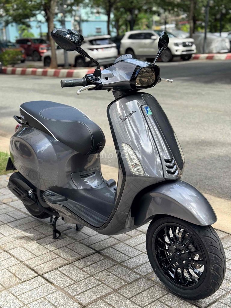 Piaggio Vespa Sprint 2015 серая, номер Хошимина, от собственника