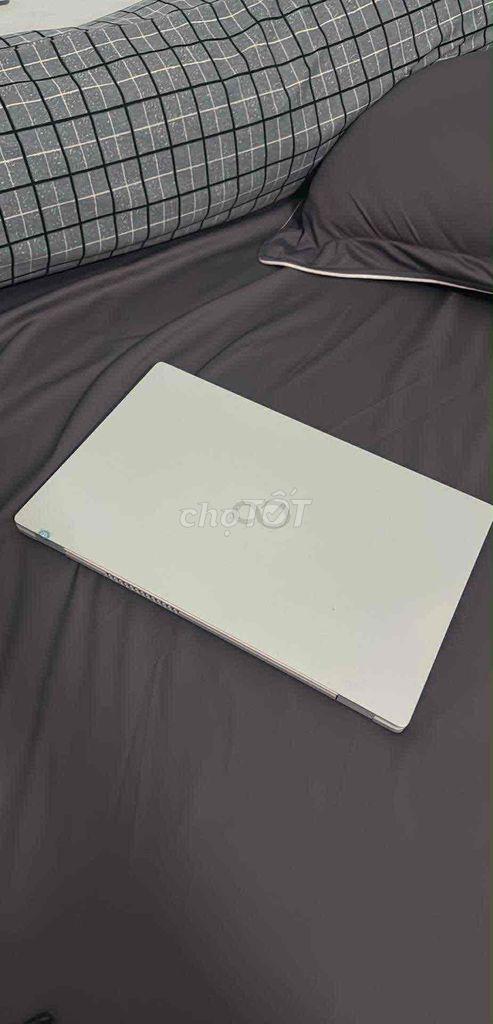 Em dư 1 Laptop Fujitsu UH-X ( 9U13A2 )