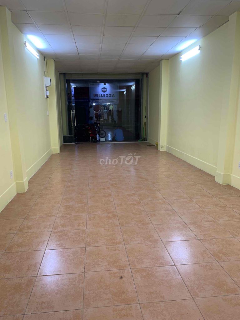 Rent · 3 bd · 200 м² · Quận 11, ул. Đường Ông Ích Khiêm