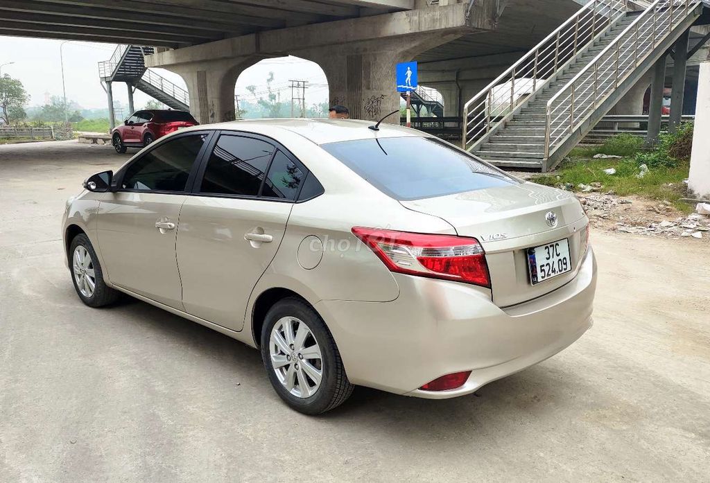 Toyota Vios 2018 E AT Vàng cát. Mua bán Ô tô tại Thành phố Vinh Nghệ An được đăng bởi Thành Chung hình 4