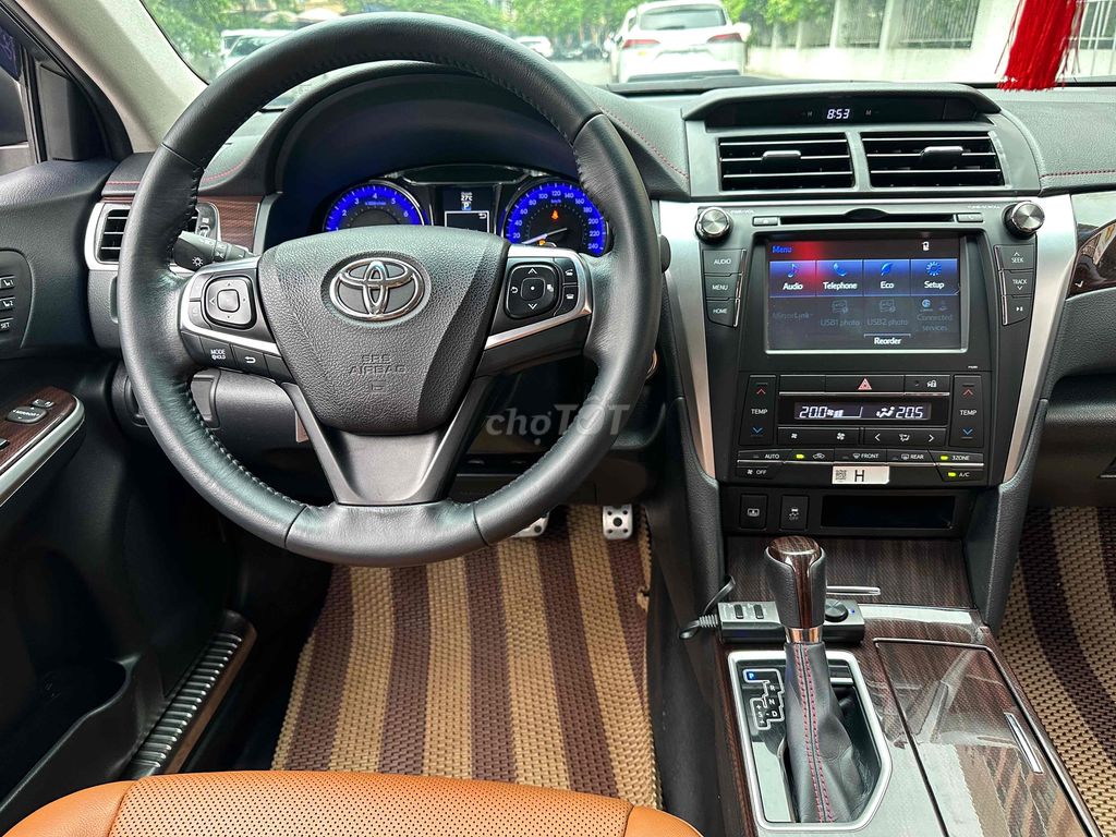Bán Toyota Camry 2018 2.5Q Trắng Nâu Siêu Mới