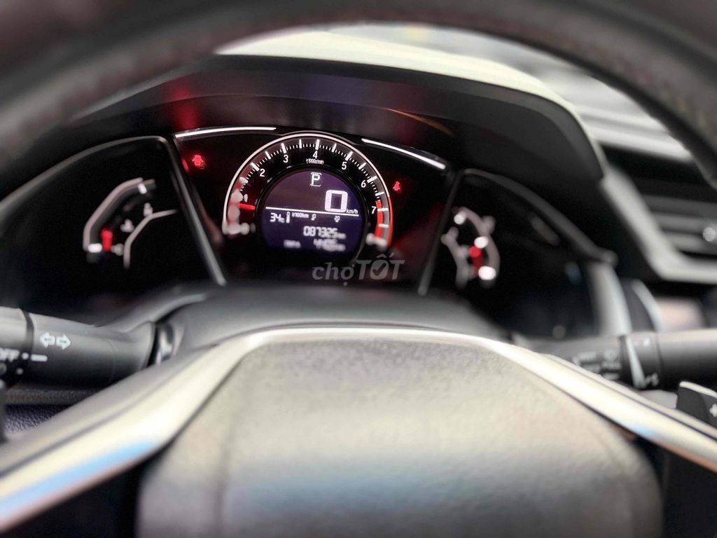 Honda Civic 1.8 2018 белый Вьетнам