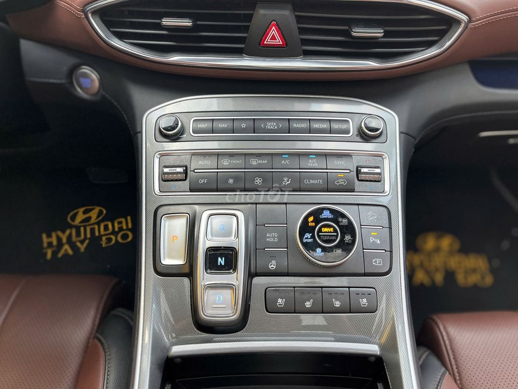 Hyundai SantaFe 2023 2.2D Cao Cấp Đỏ 11000 km. Mua bán Ô tô tại Quận 1 Tp Hồ Chí Minh được đăng bởi TÂN TỨ QUÝ hình 3