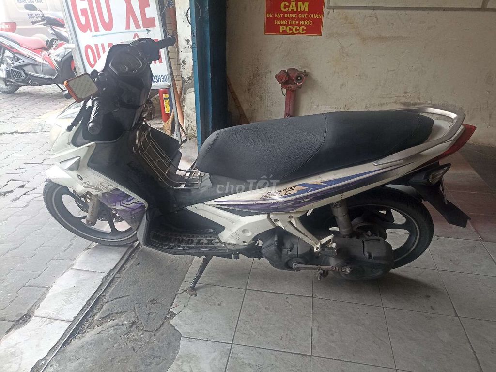Yamaha Nouvo LX 2010 Trắng-Đen còn tin còn bán. Mua bán Xe máy tại Quận 10 Tp Hồ Chí Minh được đăng bởi văn phúc  hình 3