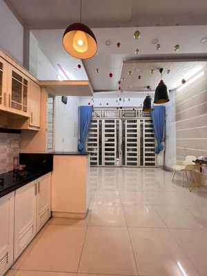 Nhà khu sầm uất Trần Quang Diệu Q3, DT 4,5x8m,nở hậu, 4tầng, Giá 6,8tỷ