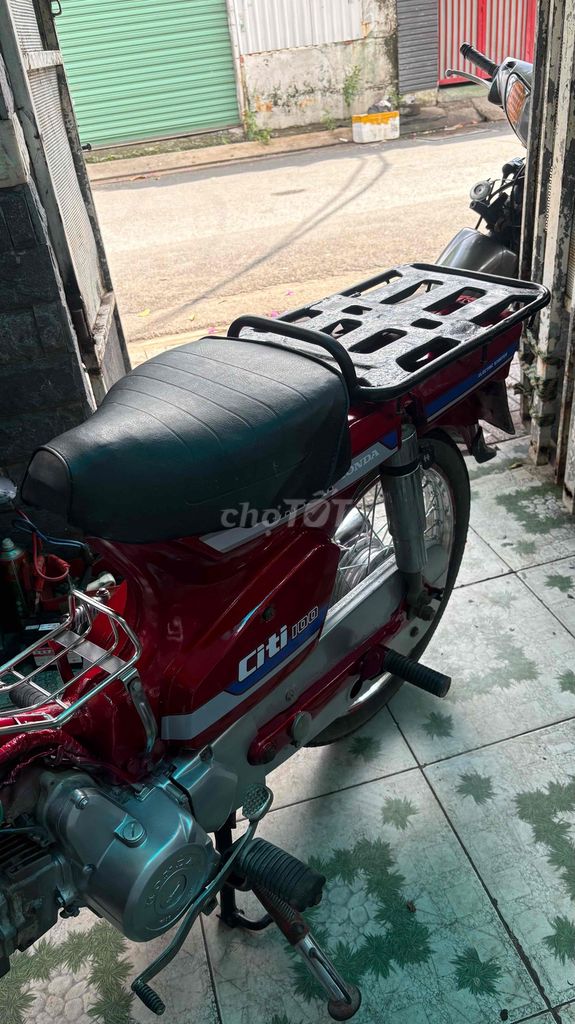 Honda City 100, механическая коробка, красный