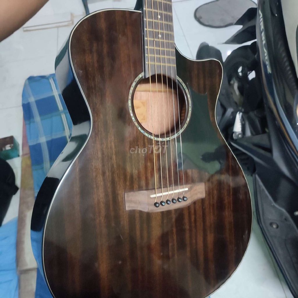 Guitar mới xài đc 1 lần pass lại lỗ hơn nửa giá