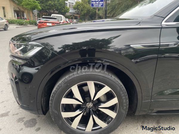 Volkswagen Touareg Luxury 2.0 TSI 2023 - 1 Тыл 888
