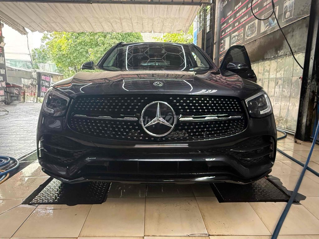 Мерседес-Бенц GLC 300 4MATIC 2020 черный