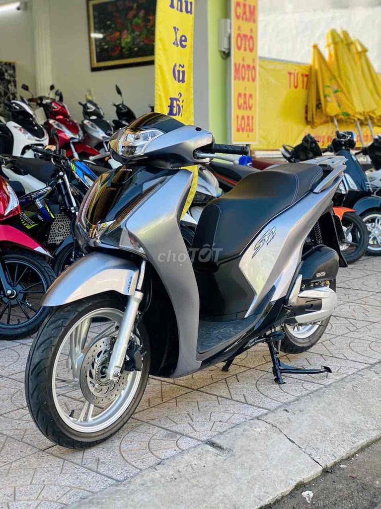 Honda SH150i ABS 2019 Bạc 15000 km. Mua bán Xe máy tại Quận Ninh Kiều Cần Thơ được đăng bởi CHXM Tân Liên Hưng 2 hình 1