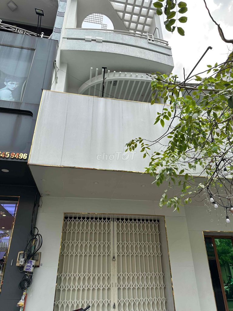 Nhà mặt tiền 4 lầu 249 đường Tân Sơn Nhì, Quận Tân Phú