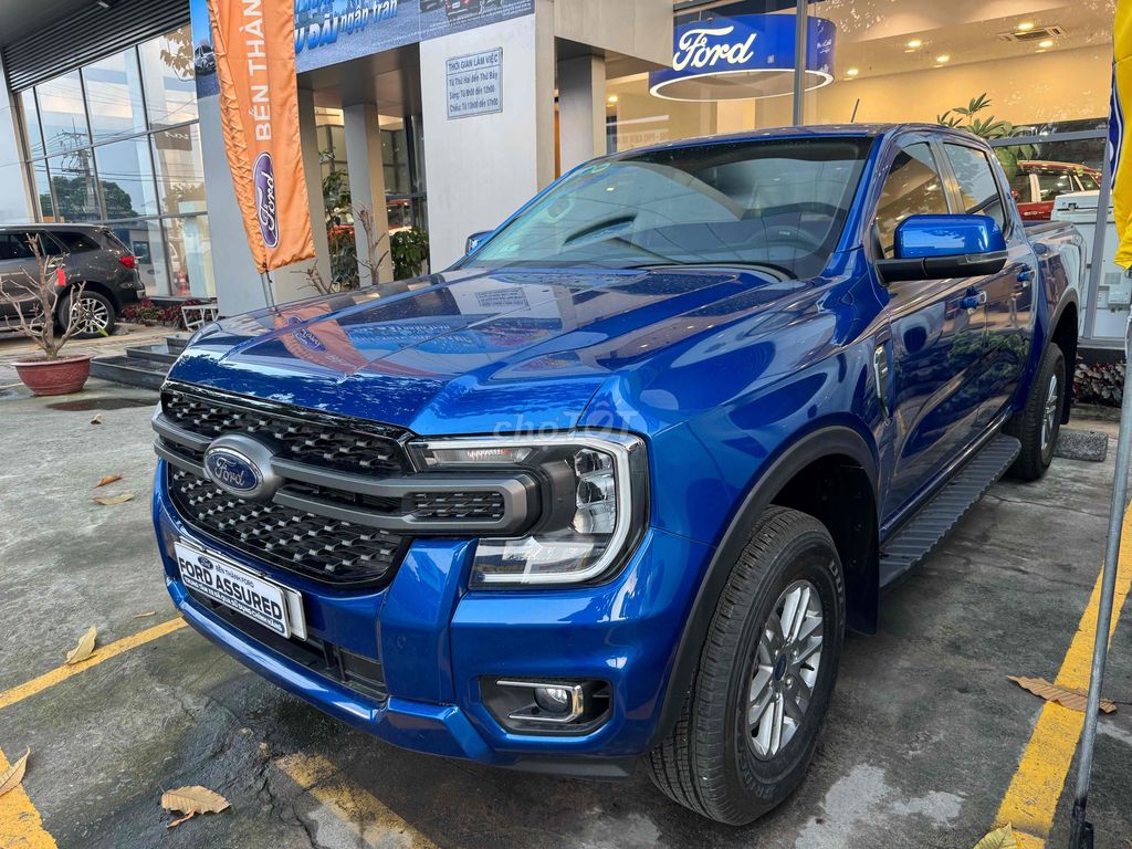 Ford Ranger XLS 1 Cầu Số Tự Động 2023 Form Mới Led