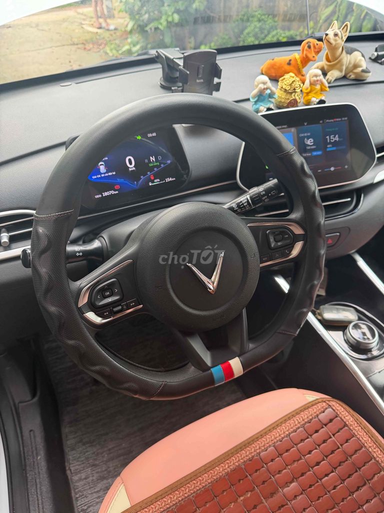 VinFast VF5 Plus 2025 Белый городской пляж протяженностью 18000 км