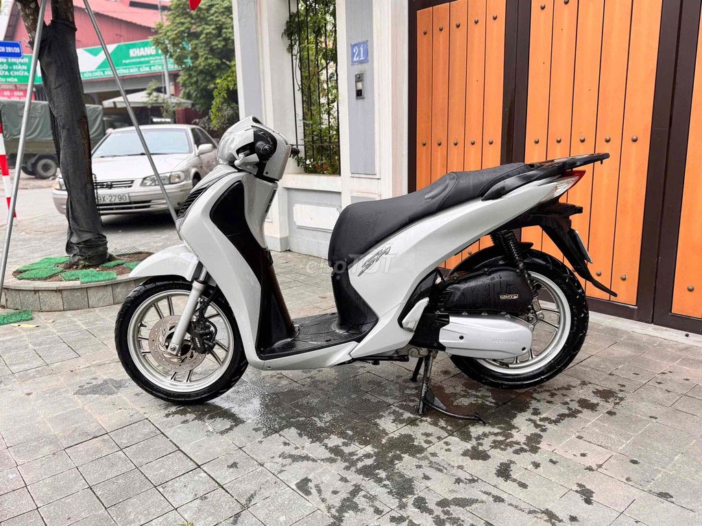 Honda SH 150i 2013 Trắng 25000 km. Mua bán Xe máy tại Huyện Gia Lâm Hà Nội được đăng bởi Xe Máy Phúc Hưng hình 4