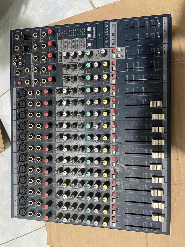 mixer soundcraft fx12