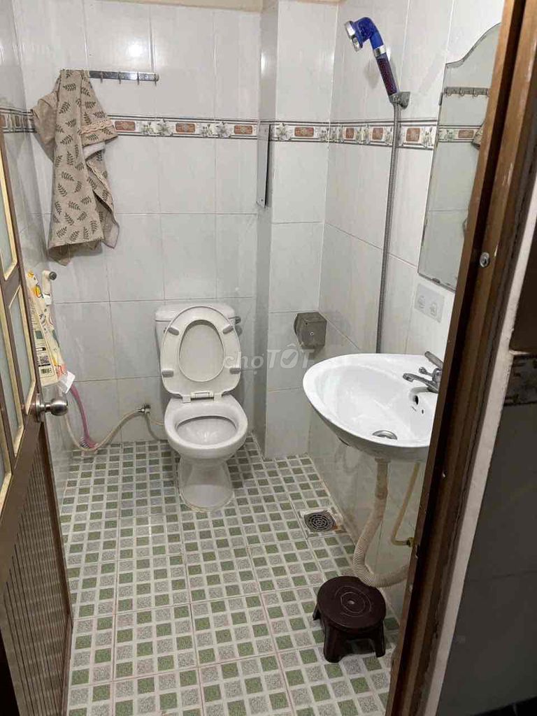 Дорога Хоанг Хоа Тхам, 4X11, чистый дом, 1 час, 2 туалета, переулок для грузовиков в аренду