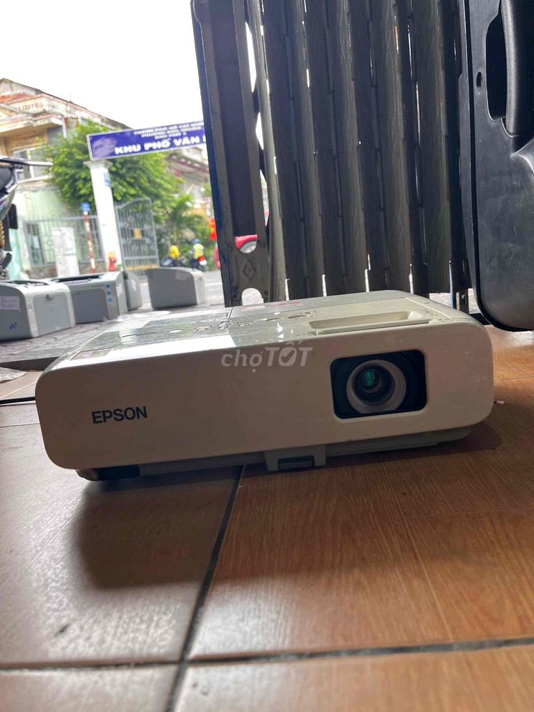 Máy chiếu Epson EB-B25. không lên nguồn. Mua bán Đồ dùng văn phòng tại Quận Phú Nhuận Tp Hồ Chí Minh được đăng bởi Bông Lê hình 1