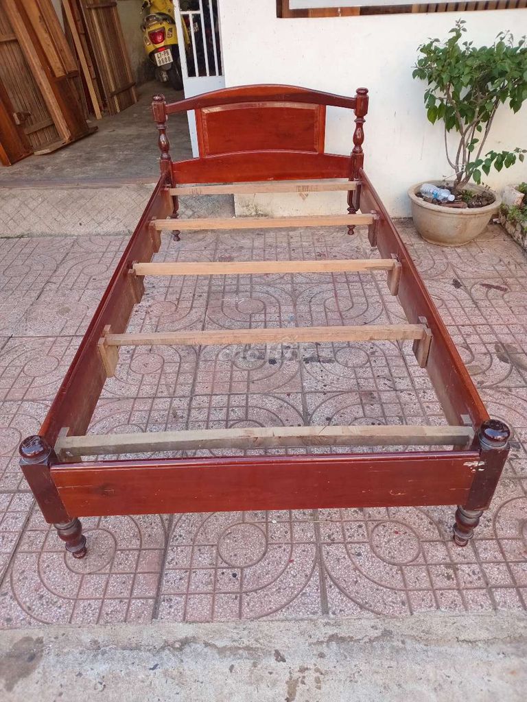 Giường đơn Gỗ căm xe Nâu đỏ 1m x 2m. Mua bán Giường, chăn ga gối nệm tại Thành phố Buôn Ma Thuột Đắk Lắk được đăng bởi Văn Ân hình 1