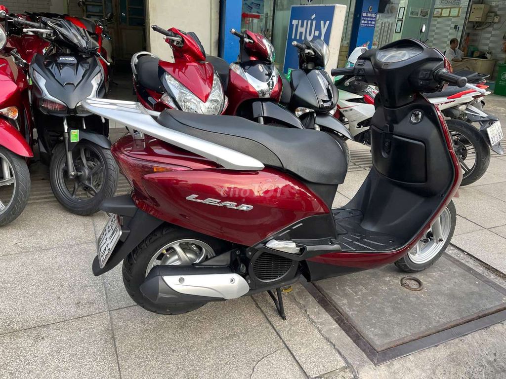 Honda Lead Fi 2010, красный