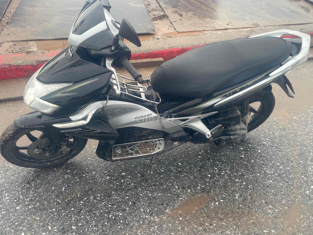 xe nilong dán kín xe. Mua bán Xe máy tại Huyện Kiến Xương Thái Bình được đăng bởi mikado hình 1