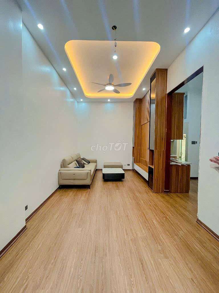 Nhà 4 tầng, 3 ngủ, diện tích 40m2, Phố Lạc Trung, HBT