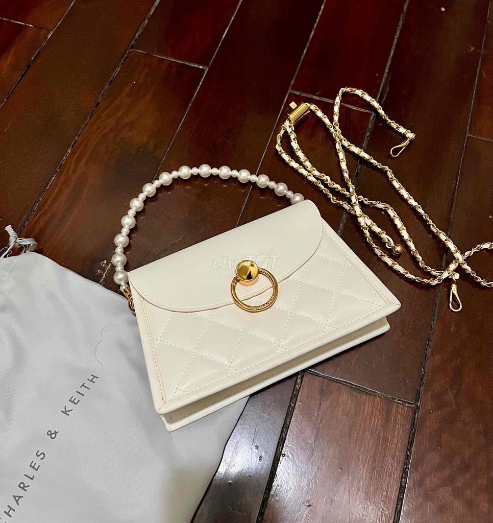 Túi xách Charles & Keith da tổng hợp nữ trắng. Mua bán Túi xách tại Quận Ba Đình Hà Nội được đăng bởi Phạm vân hình 1
