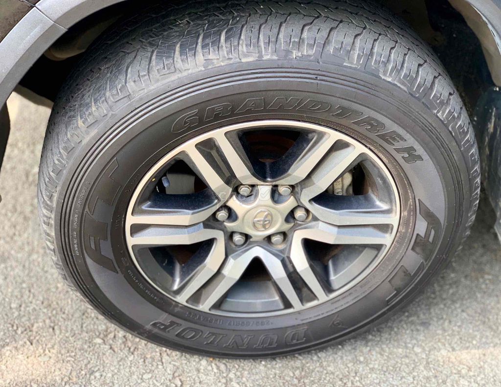 Toyota Fortuner 2017 2.7V 1 cầu 47.000 km. Mua bán Ô tô tại Thành phố Thủ Đức Tp Hồ Chí Minh được đăng bởi Thắng Xe Lướt  hình 12
