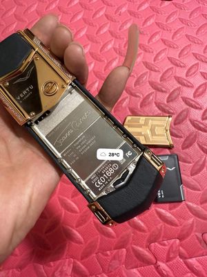 Vertu signature 3G 2017 bọc vàng 18K fulbox. Mua bán Điện thoại tại Quận Thanh Xuân Hà Nội được đăng bởi Vinh Râu Samsung