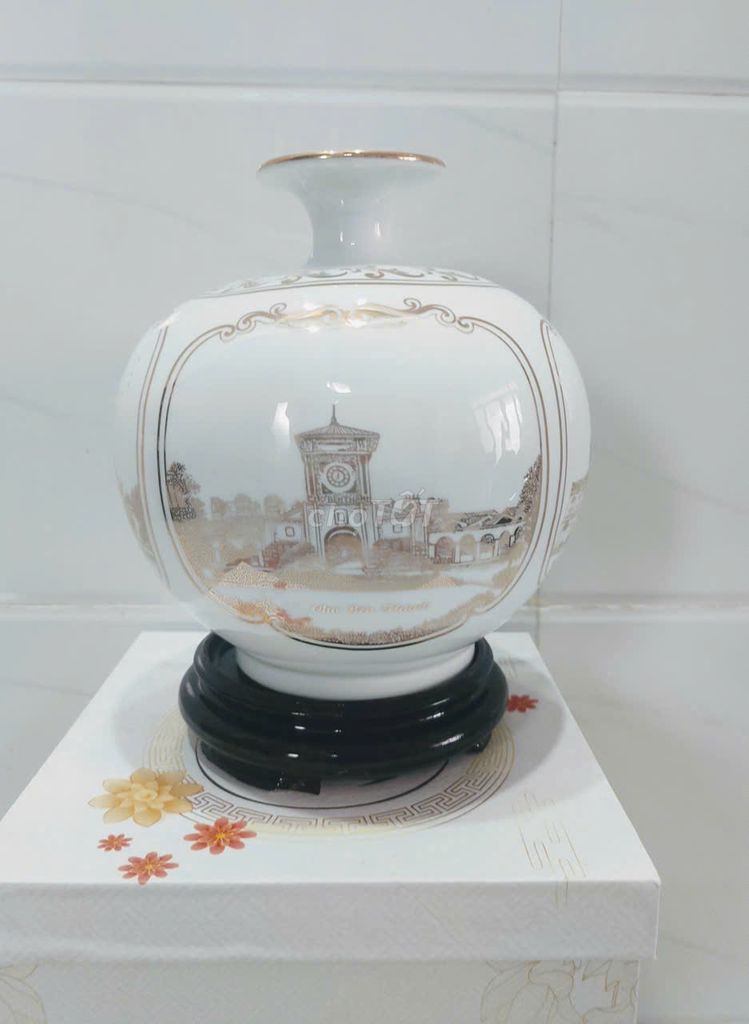 Bình hút tài lộc Gốm Bát Tràng Trắng Vàng đồng. Mua bán Cây cảnh, đồ trang trí tại Quận Gò Vấp Tp Hồ Chí Minh được đăng bởi Cửa hàng thanh lý hình 1