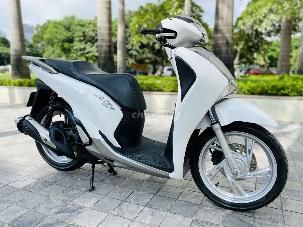 Мотоцикл Honda SH White 125fi. Оригинальный автомобиль