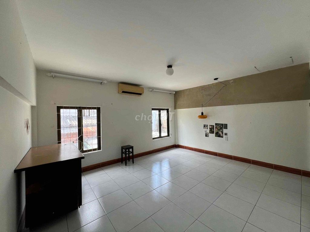 Cho Thuê Chung Cư 5PN -3WC Kinh Doanh Tự Do 120m2 Ngay Cầu Ông Lãnh Q1
