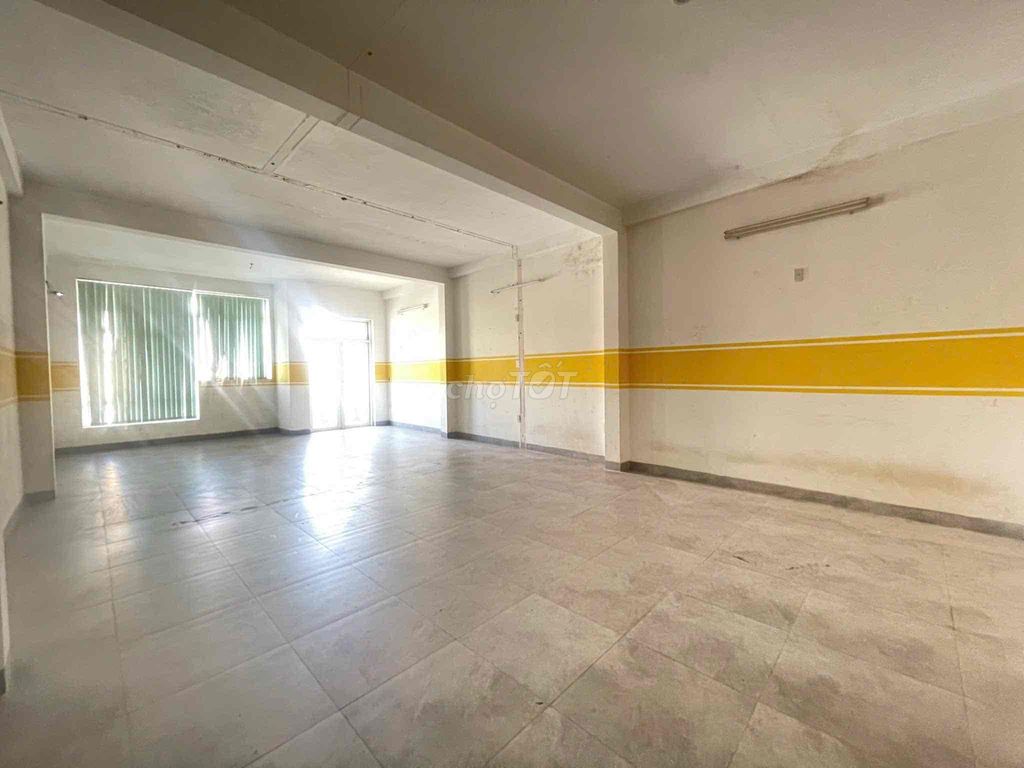 Cho thuê nhà 4 tầng đg Núi Thành, 180m2 ngang 6m giá 45tr