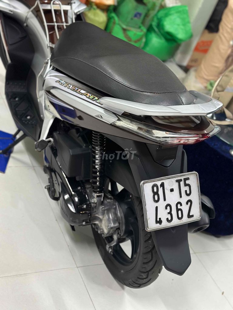 Honda Air Blade 2010 màu Nâu bạc. Mua bán Xe máy tại Thành phố Pleiku Gia Lai được đăng bởi Xe Máy Nguyễn Vũ Gialai hình 4