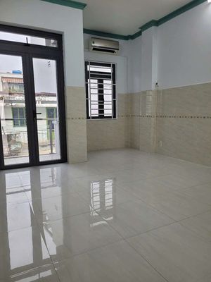 cho thuê nhà nguyên căn 4p ngủ máy lạnh,sân để xe và pk rộng 